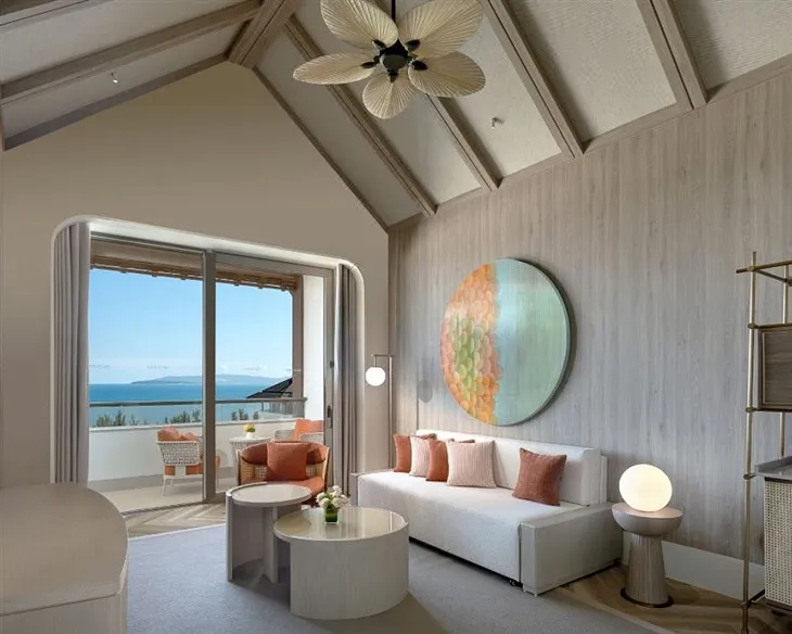 Divano in tessuto in camera d'albergo